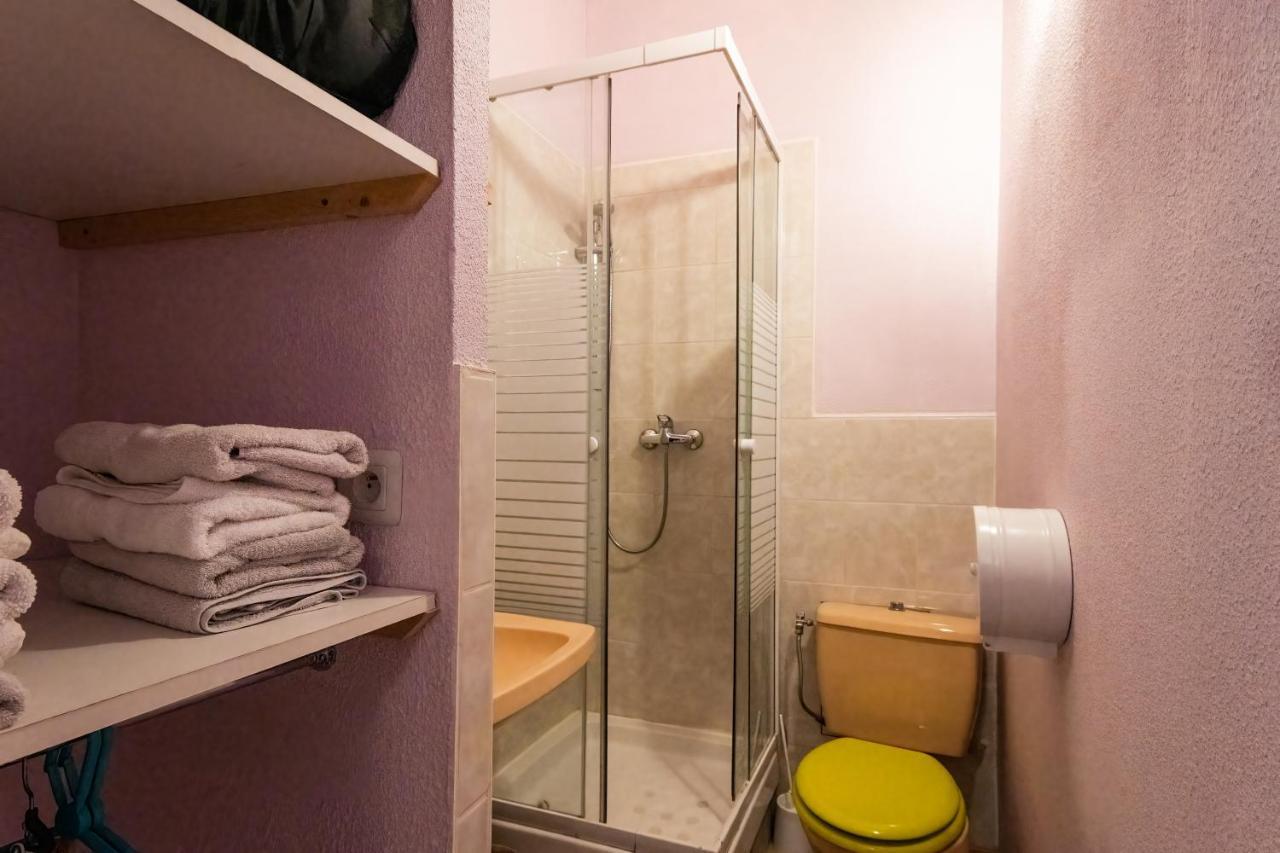 Hotel De La Gare Latresne Esterno foto