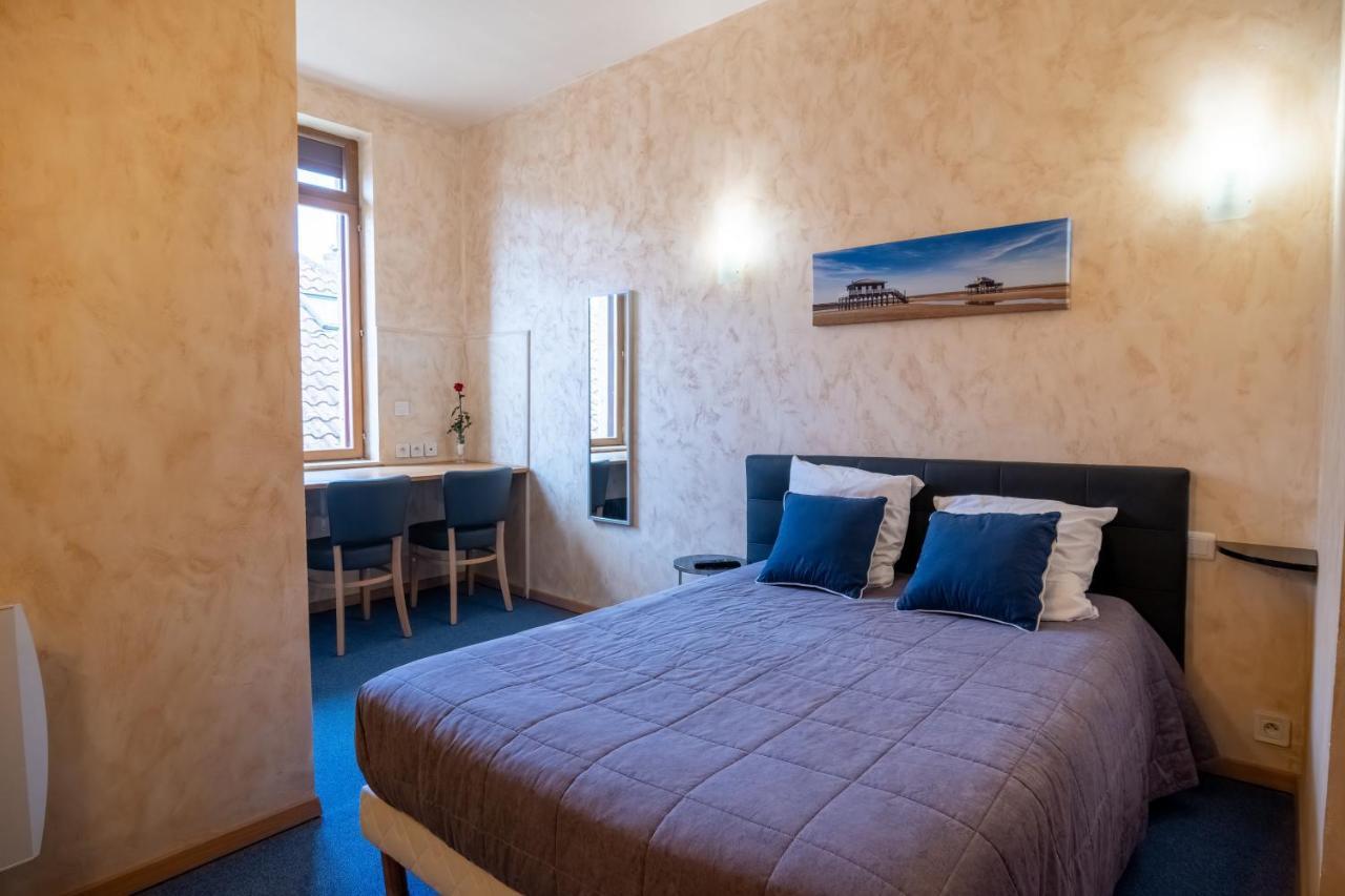 Hotel De La Gare Latresne Esterno foto